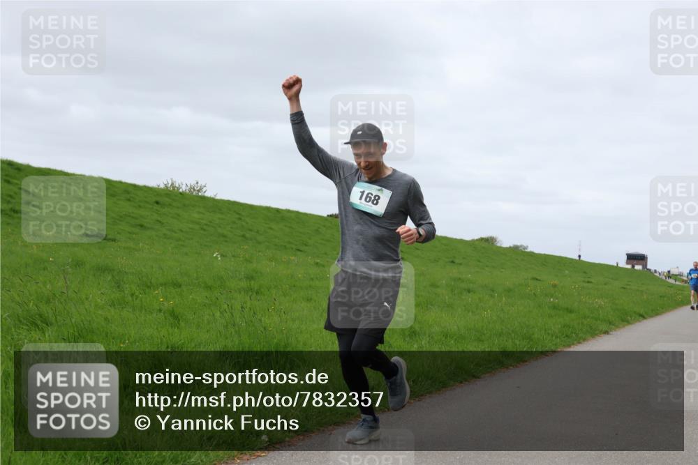 04.05.2025 - 8. Wedeler Halbmarathon Yannick Fuchs http://msf.ph/oto/7832357 04.05.2025 11:41:20 Laufen 168 meine-sportfotos.de
