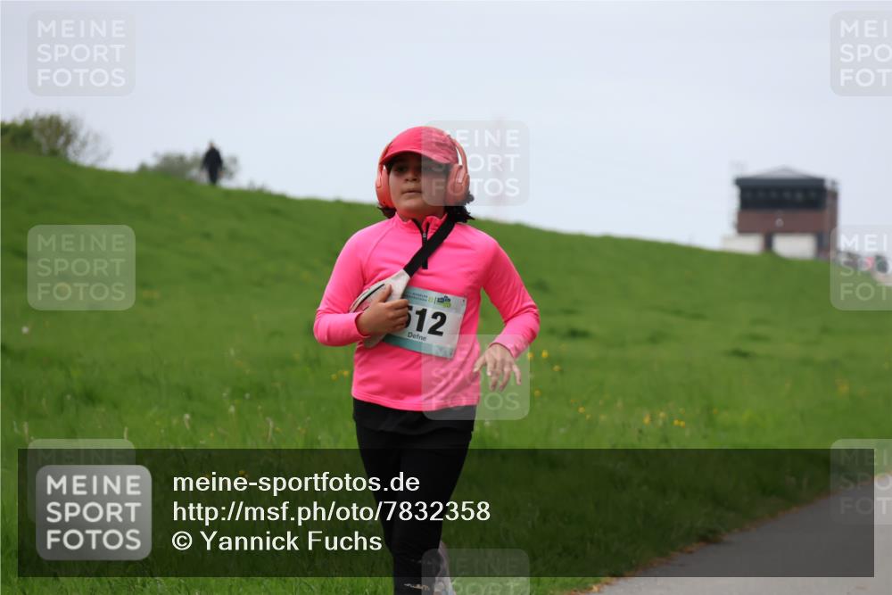 04.05.2025 - 8. Wedeler Halbmarathon Yannick Fuchs http://msf.ph/oto/7832358 04.05.2025 11:21:08 Laufen 12, 414 meine-sportfotos.de