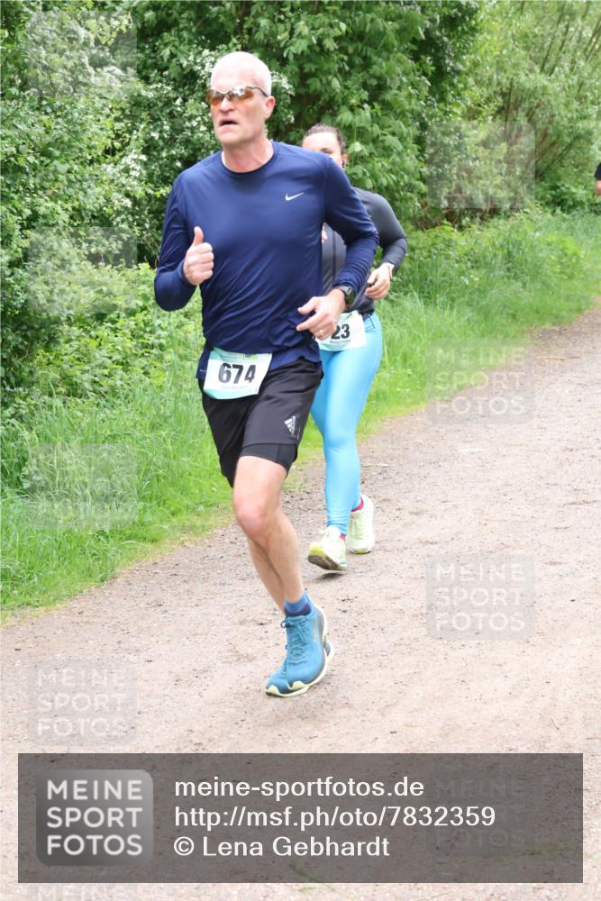 04.05.2025 - 8. Wedeler Halbmarathon Lena Gebhardt http://msf.ph/oto/7832359 04.05.2025 11:19:54 Laufen 674, 23 meine-sportfotos.de