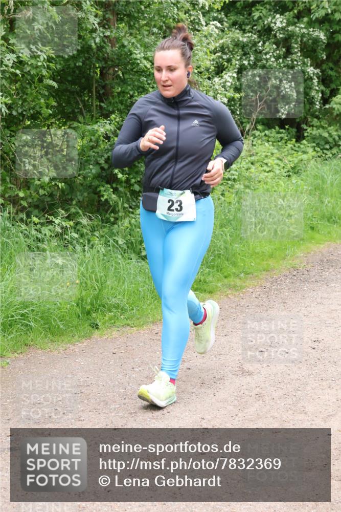 04.05.2025 - 8. Wedeler Halbmarathon Lena Gebhardt http://msf.ph/oto/7832369 04.05.2025 11:19:55 Laufen 23 meine-sportfotos.de