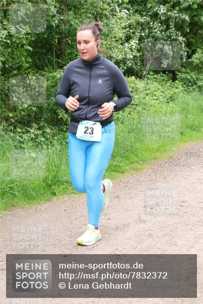 04.05.2025 - 8. Wedeler Halbmarathon Lena Gebhardt http://msf.ph/oto/7832372 04.05.2025 11:19:55 Laufen 223 meine-sportfotos.de