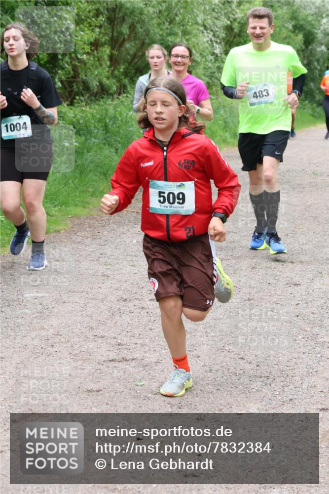 04.05.2025 - 8. Wedeler Halbmarathon Lena Gebhardt http://msf.ph/oto/7832384 04.05.2025 11:19:57 Laufen 1004, 147, 509, 8, 483 meine-sportfotos.de