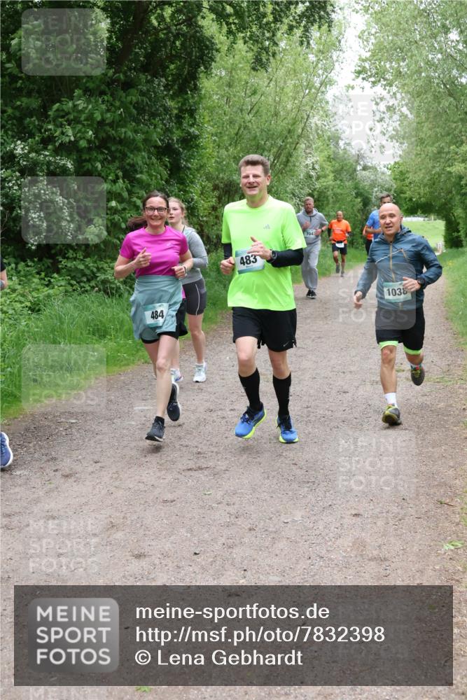 04.05.2025 - 8. Wedeler Halbmarathon Lena Gebhardt http://msf.ph/oto/7832398 04.05.2025 11:19:58 Laufen 484, 483, 704, 1038 meine-sportfotos.de