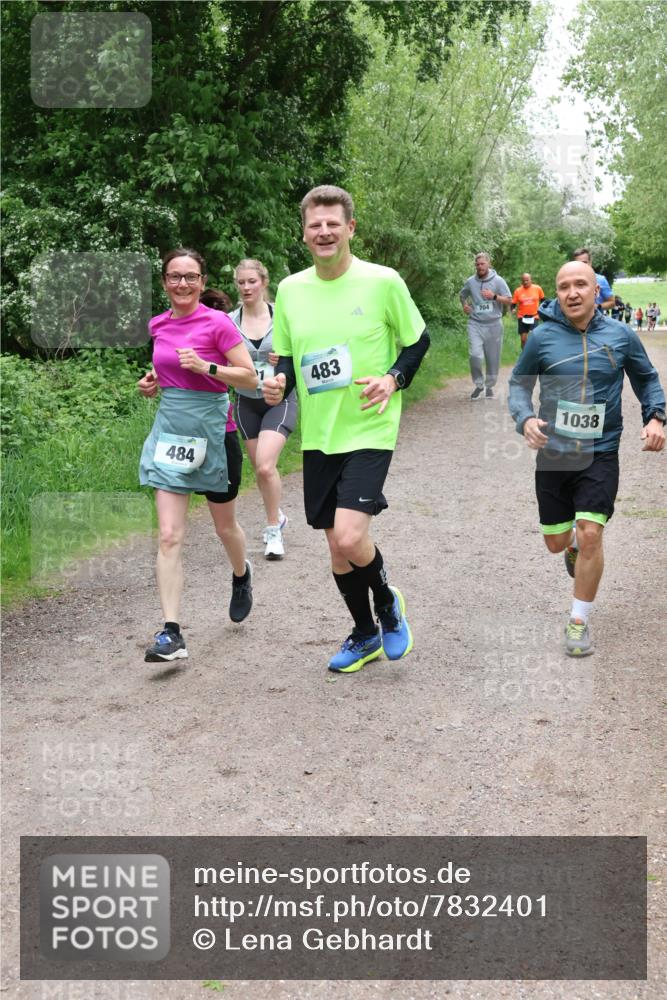 04.05.2025 - 8. Wedeler Halbmarathon Lena Gebhardt http://msf.ph/oto/7832401 04.05.2025 11:19:58 Laufen 484, 483, 1038 meine-sportfotos.de