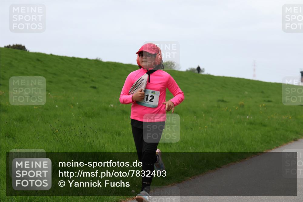 04.05.2025 - 8. Wedeler Halbmarathon Yannick Fuchs http://msf.ph/oto/7832403 04.05.2025 11:21:09 Laufen 12, 2 meine-sportfotos.de