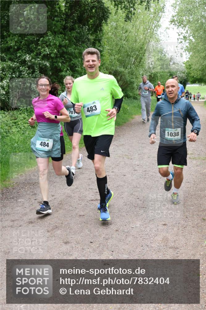 04.05.2025 - 8. Wedeler Halbmarathon Lena Gebhardt http://msf.ph/oto/7832404 04.05.2025 11:19:58 Laufen 484, 701, 483, 704, 1038 meine-sportfotos.de