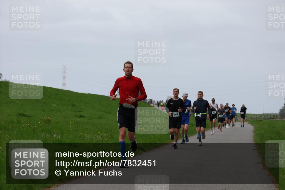 04.05.2025 - 8. Wedeler Halbmarathon Yannick Fuchs http://msf.ph/oto/7832451 04.05.2025 11:21:11 Laufen 367 meine-sportfotos.de