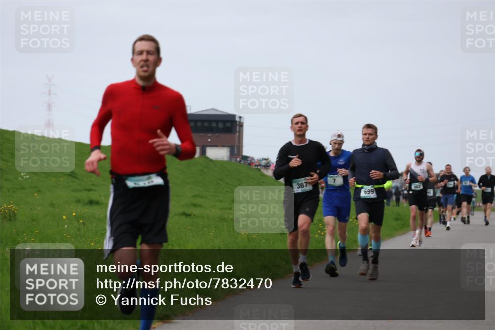 04.05.2025 - 8. Wedeler Halbmarathon Yannick Fuchs http://msf.ph/oto/7832470 04.05.2025 11:21:13 Laufen 367, 699 meine-sportfotos.de