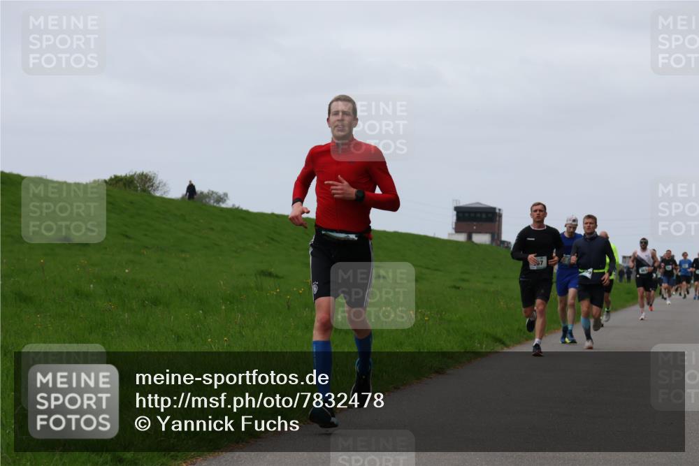 04.05.2025 - 8. Wedeler Halbmarathon Yannick Fuchs http://msf.ph/oto/7832478 04.05.2025 11:21:14 Laufen 67 meine-sportfotos.de