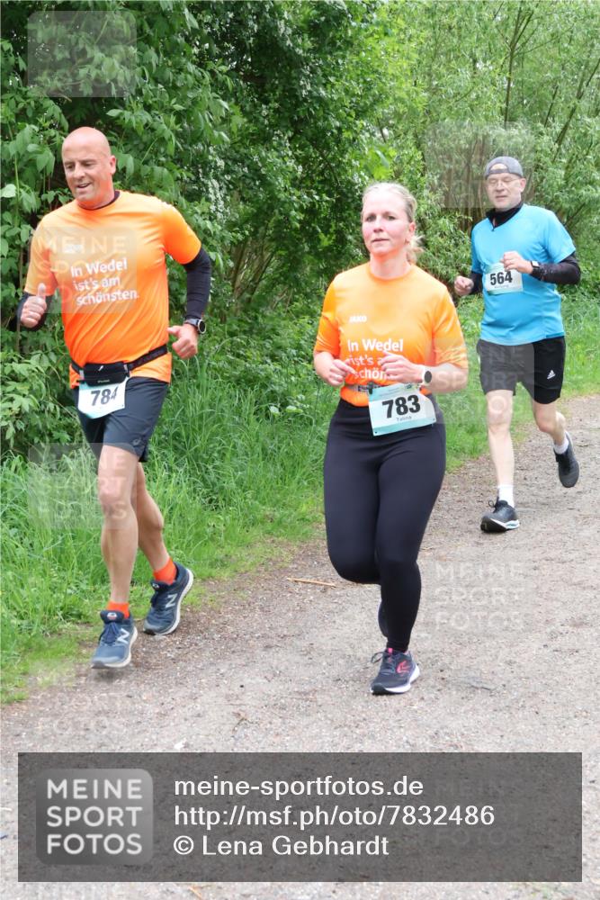 04.05.2025 - 8. Wedeler Halbmarathon Lena Gebhardt http://msf.ph/oto/7832486 04.05.2025 11:20:03 Laufen 784, 783, 564 meine-sportfotos.de