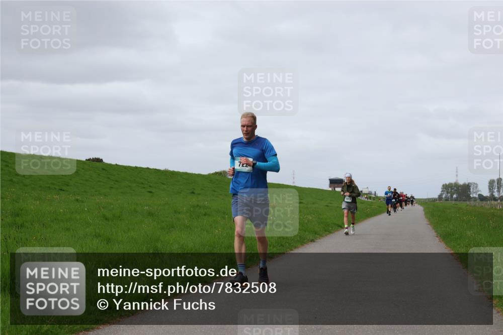 04.05.2025 - 8. Wedeler Halbmarathon Yannick Fuchs http://msf.ph/oto/7832508 04.05.2025 11:41:30 Laufen 72, 1013 meine-sportfotos.de