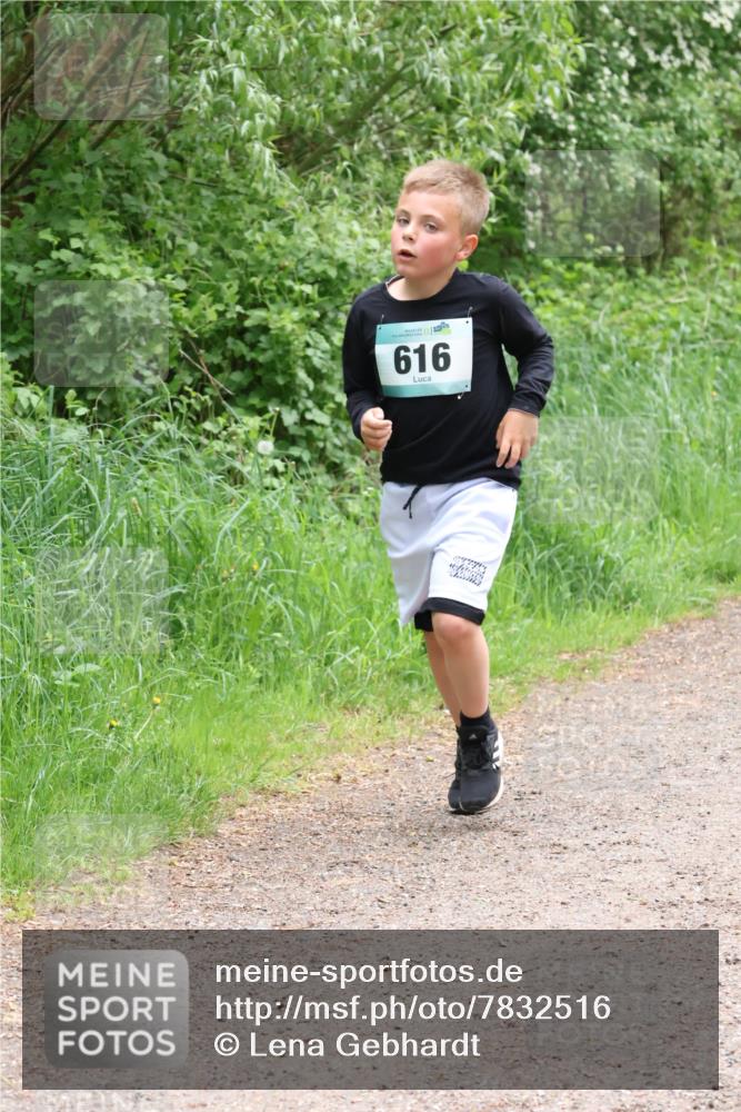 04.05.2025 - 8. Wedeler Halbmarathon Lena Gebhardt http://msf.ph/oto/7832516 04.05.2025 11:20:09 Laufen 616 meine-sportfotos.de