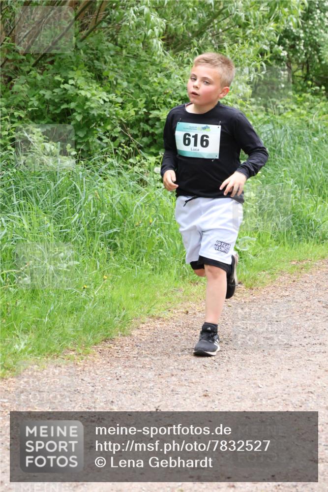 04.05.2025 - 8. Wedeler Halbmarathon Lena Gebhardt http://msf.ph/oto/7832527 04.05.2025 11:20:09 Laufen 36, 616 meine-sportfotos.de