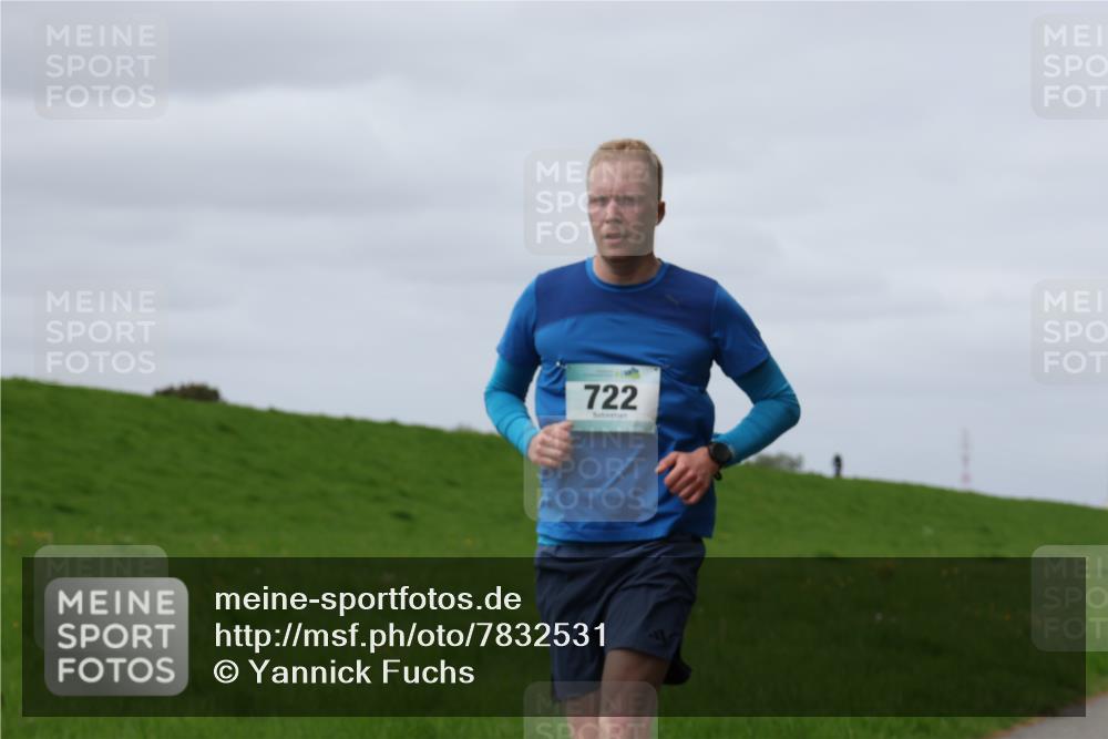 04.05.2025 - 8. Wedeler Halbmarathon Yannick Fuchs http://msf.ph/oto/7832531 04.05.2025 11:41:31 Laufen 722 meine-sportfotos.de