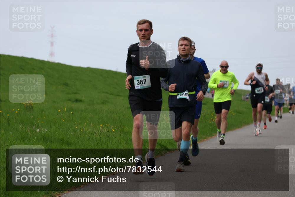 04.05.2025 - 8. Wedeler Halbmarathon Yannick Fuchs http://msf.ph/oto/7832544 04.05.2025 11:21:16 Laufen 367, 89, 699, 863 meine-sportfotos.de