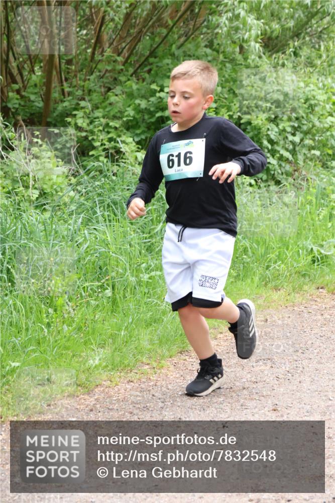 04.05.2025 - 8. Wedeler Halbmarathon Lena Gebhardt http://msf.ph/oto/7832548 04.05.2025 11:20:10 Laufen 616 meine-sportfotos.de