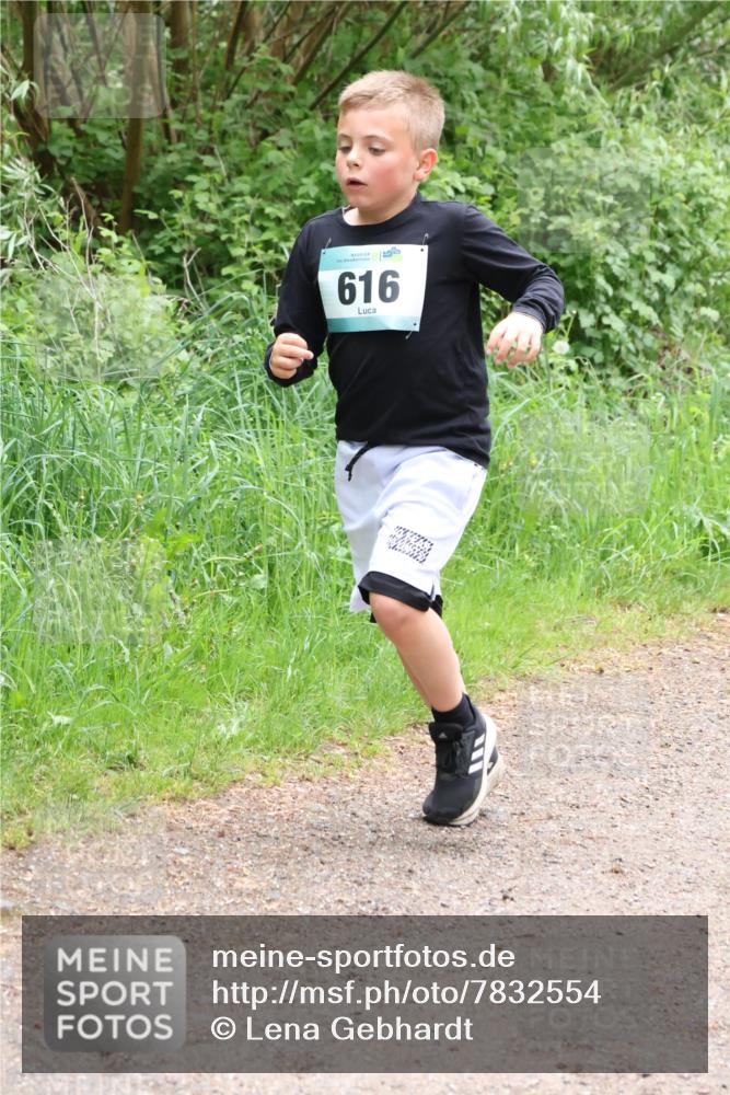 04.05.2025 - 8. Wedeler Halbmarathon Lena Gebhardt http://msf.ph/oto/7832554 04.05.2025 11:20:10 Laufen 20, 616 meine-sportfotos.de