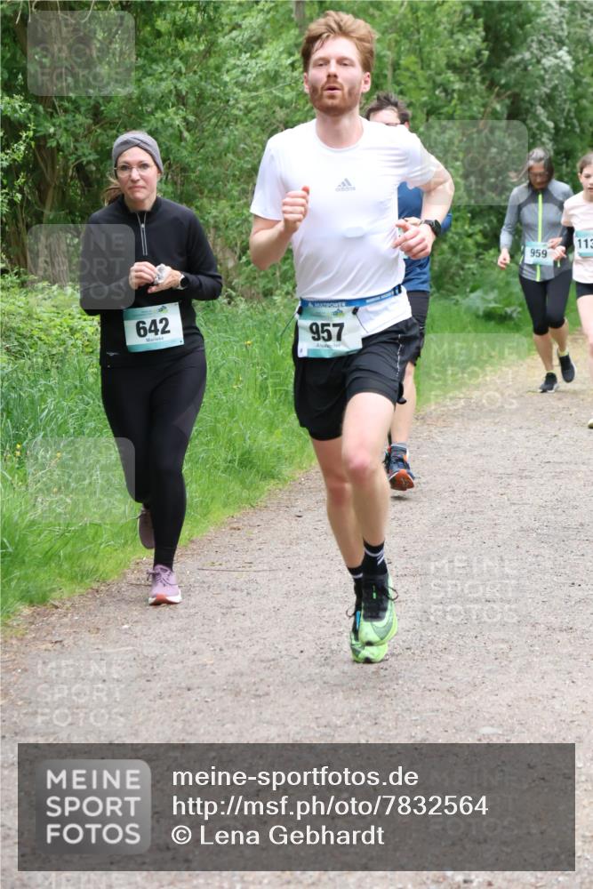 04.05.2025 - 8. Wedeler Halbmarathon Lena Gebhardt http://msf.ph/oto/7832564 04.05.2025 11:20:12 Laufen 642, 957, 959, 113 meine-sportfotos.de