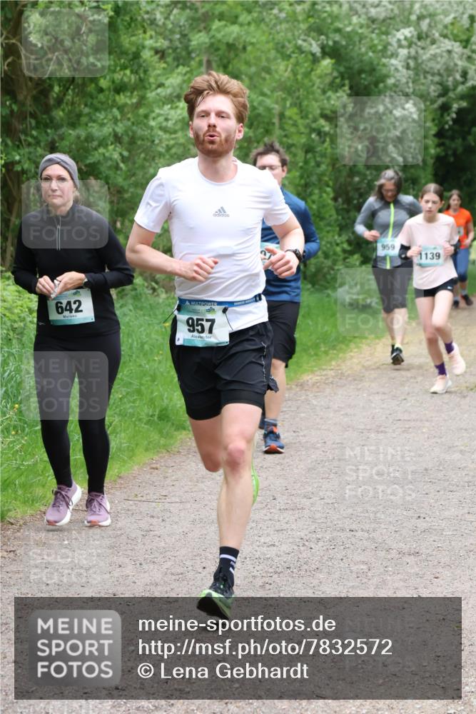 04.05.2025 - 8. Wedeler Halbmarathon Lena Gebhardt http://msf.ph/oto/7832572 04.05.2025 11:20:12 Laufen 642, 957, 959, 1139 meine-sportfotos.de