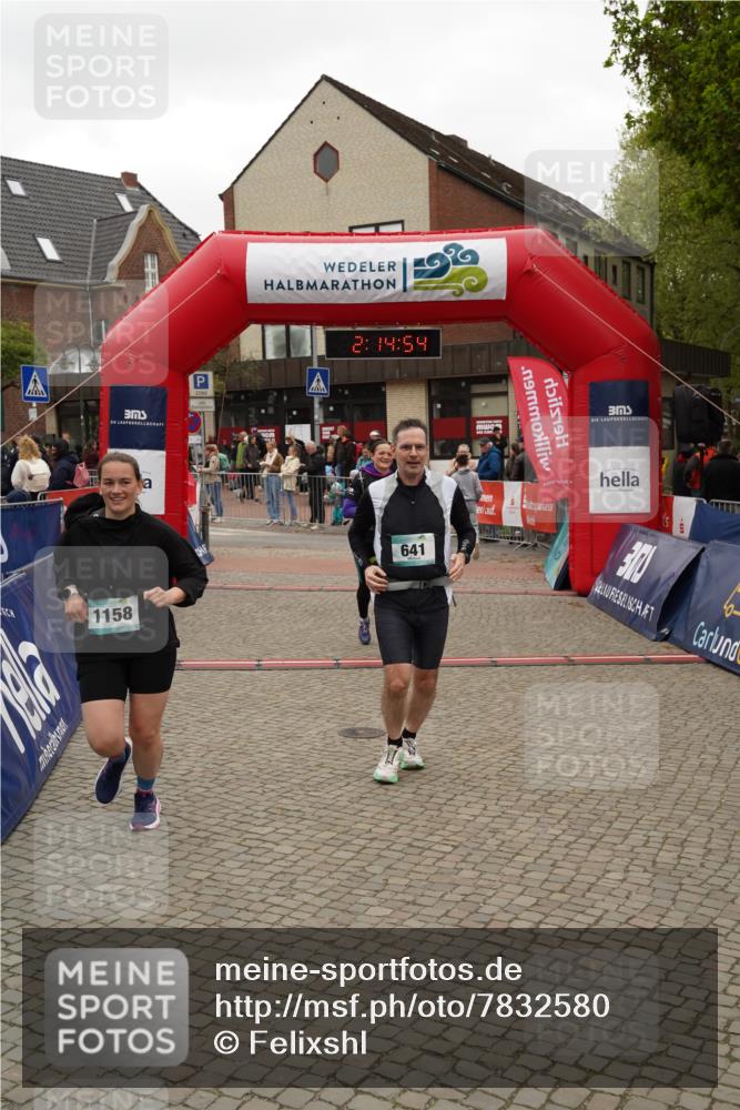 04.05.2025 - 8. Wedeler Halbmarathon Felixshl http://msf.ph/oto/7832580 04.05.2025 12:14:52 Ziel 274, 641, 1158 meine-sportfotos.de