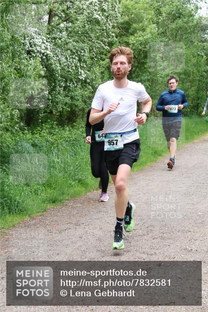 04.05.2025 - 8. Wedeler Halbmarathon Lena Gebhardt http://msf.ph/oto/7832581 04.05.2025 11:20:13 Laufen 64, 957, 973 meine-sportfotos.de