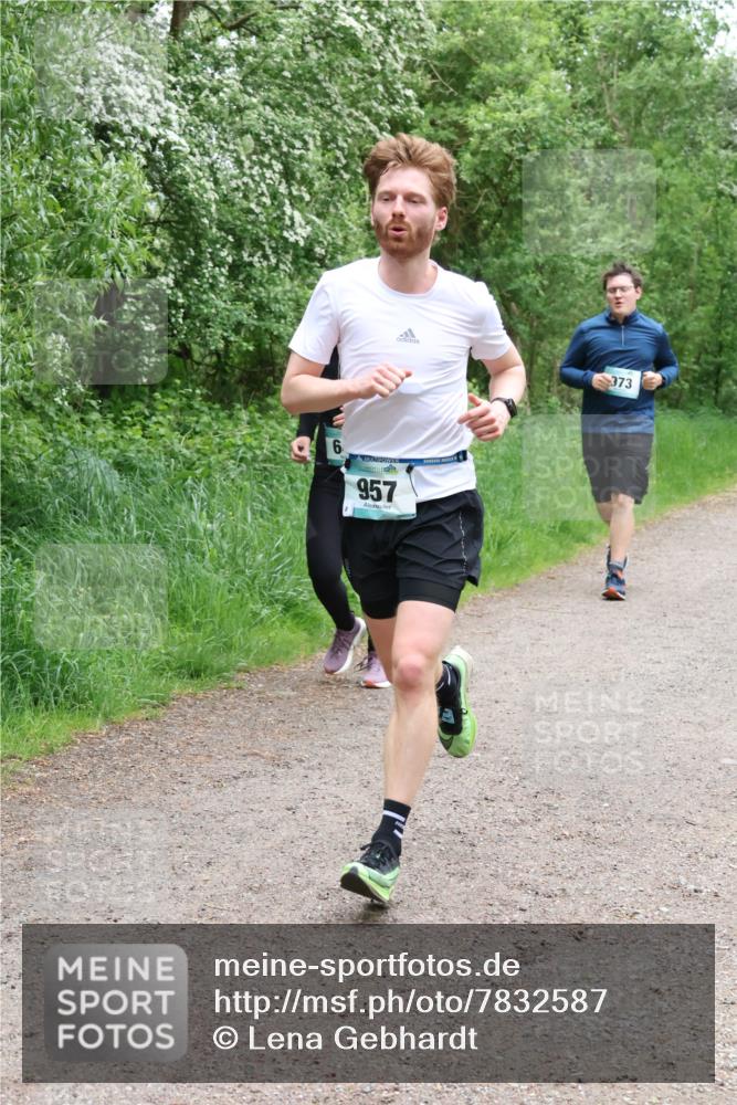 04.05.2025 - 8. Wedeler Halbmarathon Lena Gebhardt http://msf.ph/oto/7832587 04.05.2025 11:20:13 Laufen 6, 957, 373 meine-sportfotos.de