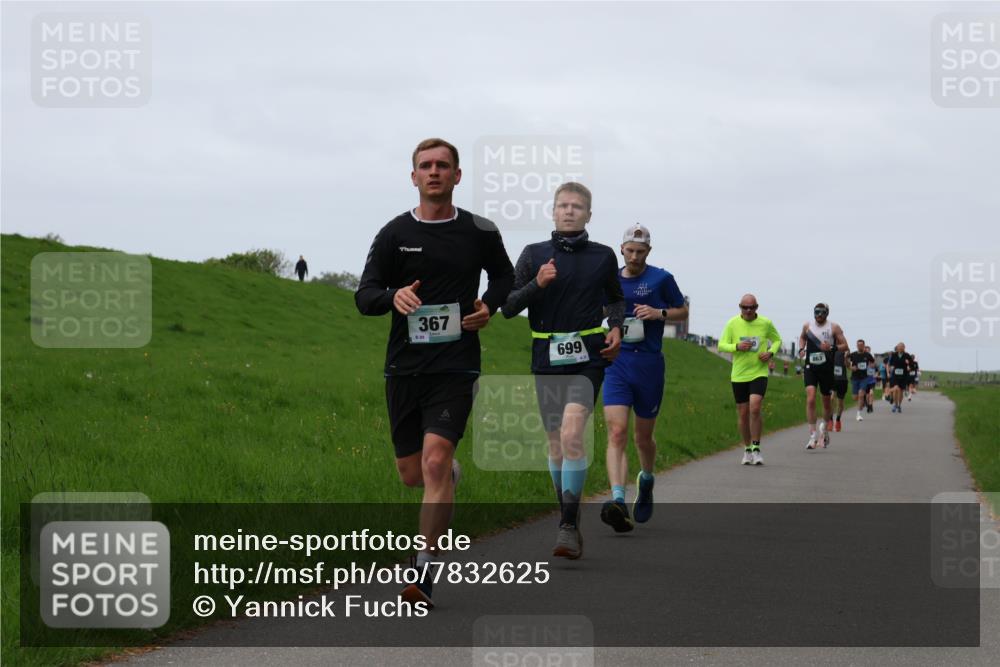 04.05.2025 - 8. Wedeler Halbmarathon Yannick Fuchs http://msf.ph/oto/7832625 04.05.2025 11:21:19 Laufen 367, 699 meine-sportfotos.de