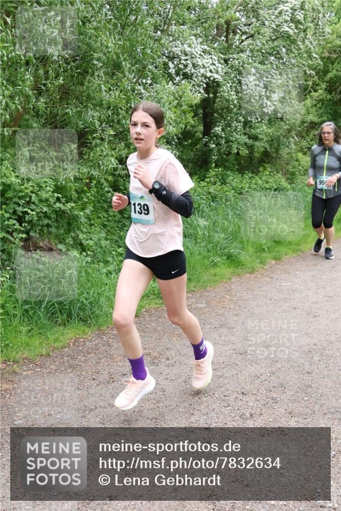 04.05.2025 - 8. Wedeler Halbmarathon Lena Gebhardt http://msf.ph/oto/7832634 04.05.2025 11:20:16 Laufen 139, 959 meine-sportfotos.de