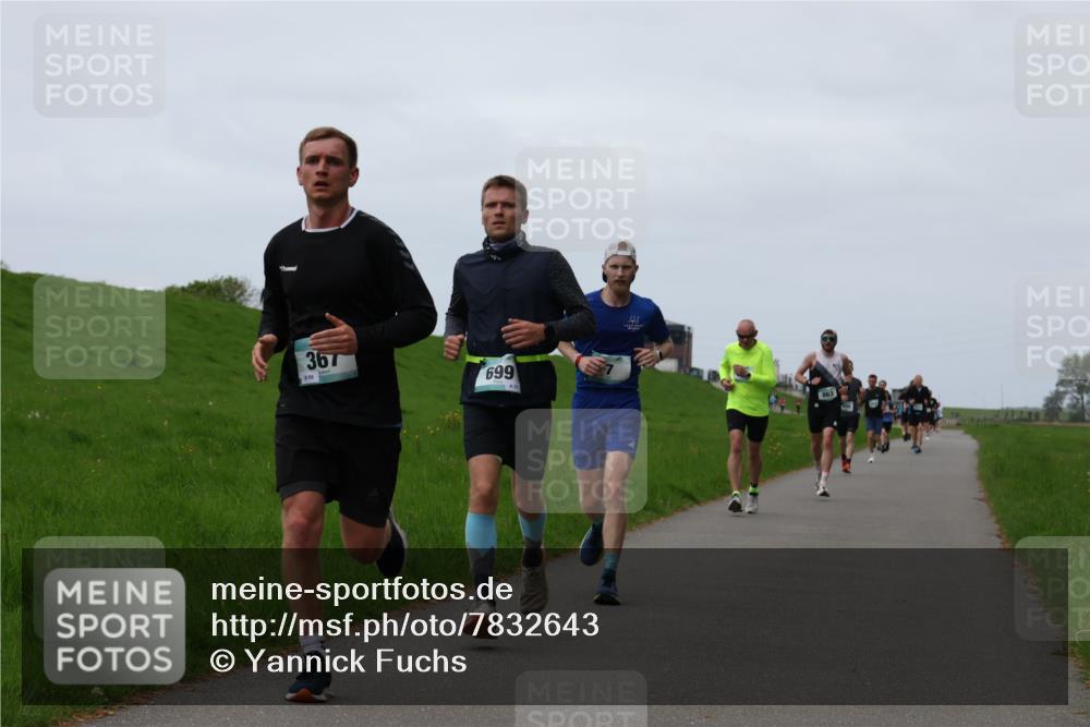 04.05.2025 - 8. Wedeler Halbmarathon Yannick Fuchs http://msf.ph/oto/7832643 04.05.2025 11:21:19 Laufen 367, 889, 699, 23, 863 meine-sportfotos.de