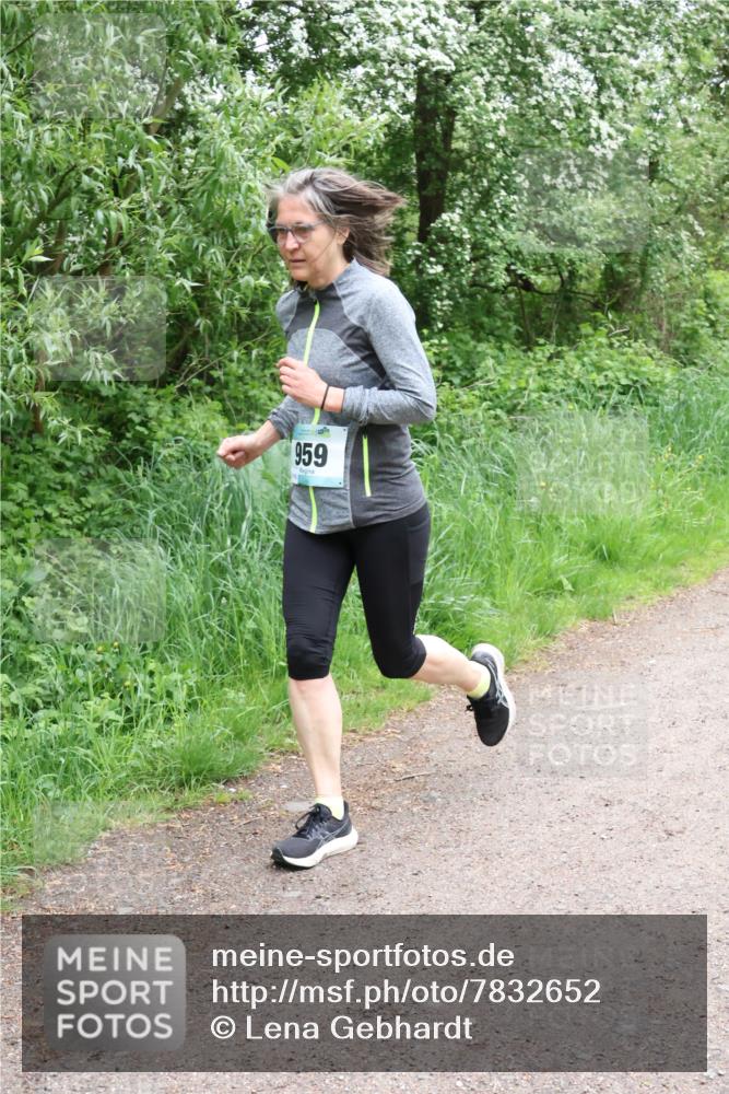 04.05.2025 - 8. Wedeler Halbmarathon Lena Gebhardt http://msf.ph/oto/7832652 04.05.2025 11:20:18 Laufen 959 meine-sportfotos.de