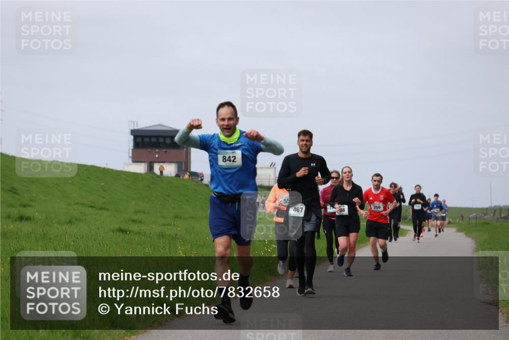 04.05.2025 - 8. Wedeler Halbmarathon Yannick Fuchs http://msf.ph/oto/7832658 04.05.2025 11:41:39 Laufen 842, 55, 256, 467, 8 meine-sportfotos.de