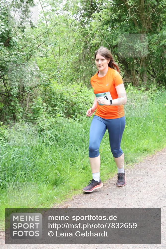 04.05.2025 - 8. Wedeler Halbmarathon Lena Gebhardt http://msf.ph/oto/7832659 04.05.2025 11:20:21 Laufen  meine-sportfotos.de