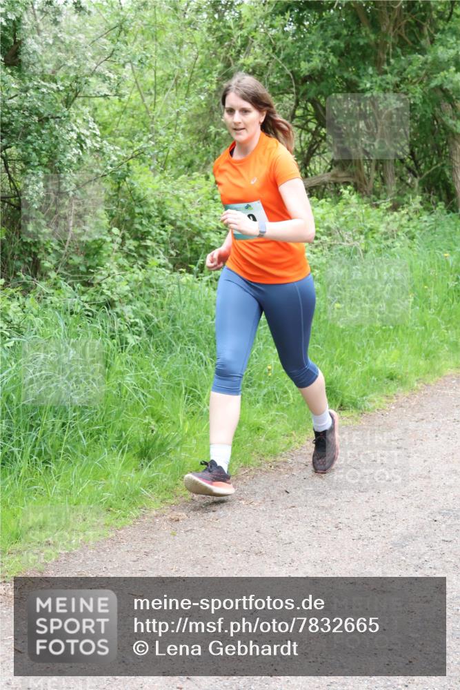 04.05.2025 - 8. Wedeler Halbmarathon Lena Gebhardt http://msf.ph/oto/7832665 04.05.2025 11:20:21 Laufen  meine-sportfotos.de
