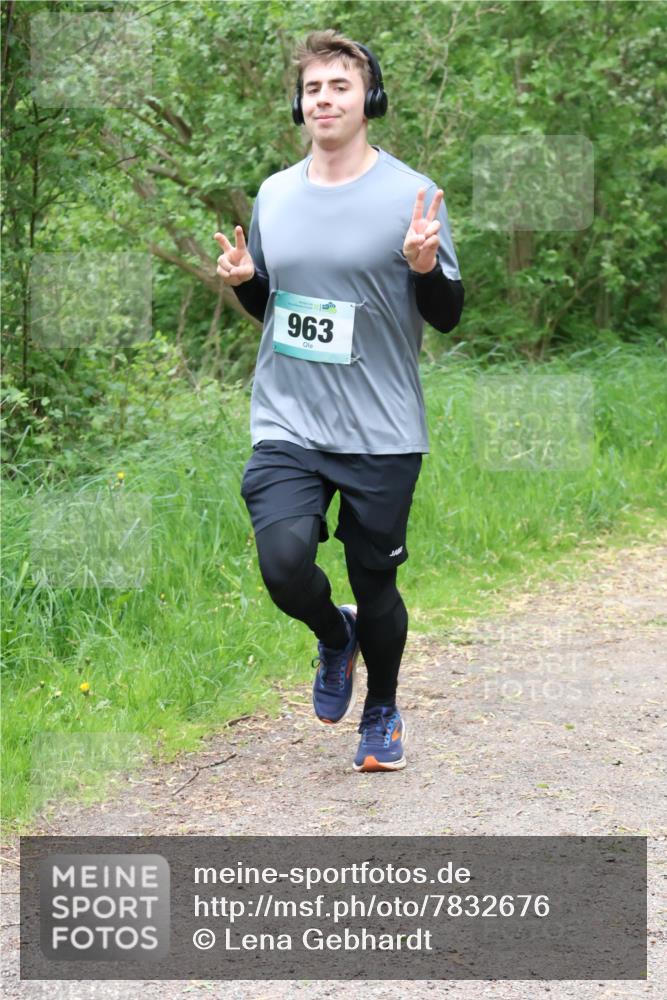 04.05.2025 - 8. Wedeler Halbmarathon Lena Gebhardt http://msf.ph/oto/7832676 04.05.2025 11:20:24 Laufen 963 meine-sportfotos.de