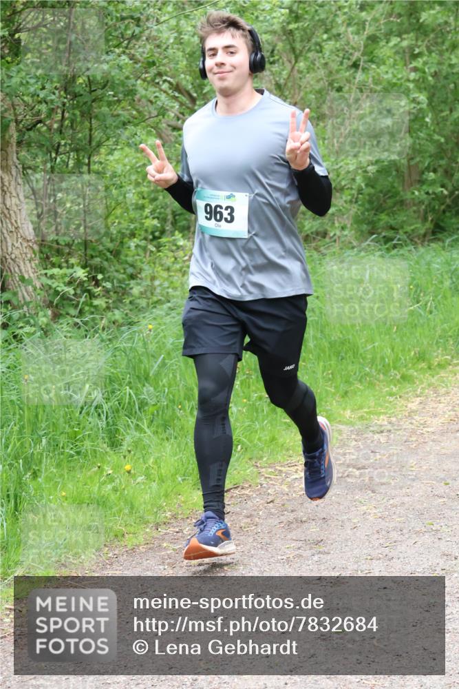04.05.2025 - 8. Wedeler Halbmarathon Lena Gebhardt http://msf.ph/oto/7832684 04.05.2025 11:20:24 Laufen 963 meine-sportfotos.de
