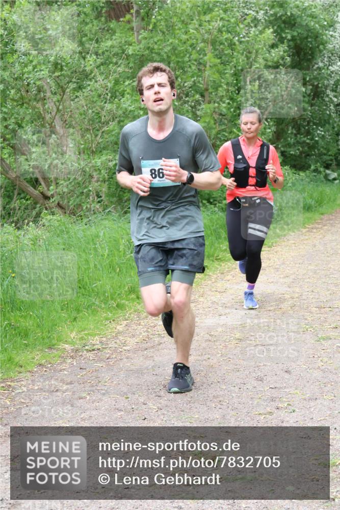 04.05.2025 - 8. Wedeler Halbmarathon Lena Gebhardt http://msf.ph/oto/7832705 04.05.2025 11:20:26 Laufen 86 meine-sportfotos.de