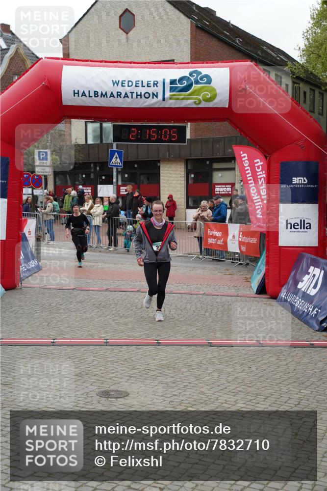 04.05.2025 - 8. Wedeler Halbmarathon Felixshl http://msf.ph/oto/7832710 04.05.2025 12:15:03 Ziel 271, 296, 601 meine-sportfotos.de