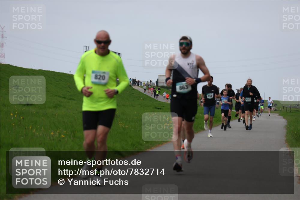 04.05.2025 - 8. Wedeler Halbmarathon Yannick Fuchs http://msf.ph/oto/7832714 04.05.2025 11:21:22 Laufen 820, 863, 394, 1211, 10 meine-sportfotos.de