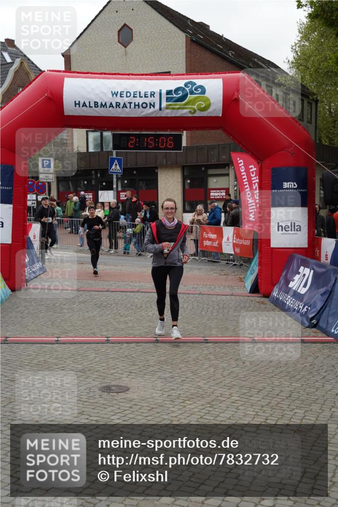 04.05.2025 - 8. Wedeler Halbmarathon Felixshl http://msf.ph/oto/7832732 04.05.2025 12:15:04 Ziel 271, 296, 601 meine-sportfotos.de