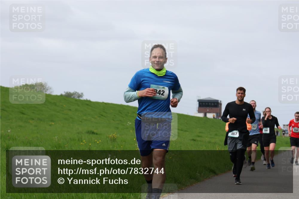 04.05.2025 - 8. Wedeler Halbmarathon Yannick Fuchs http://msf.ph/oto/7832744 04.05.2025 11:41:43 Laufen 342, 233, 398, 256, 467 meine-sportfotos.de