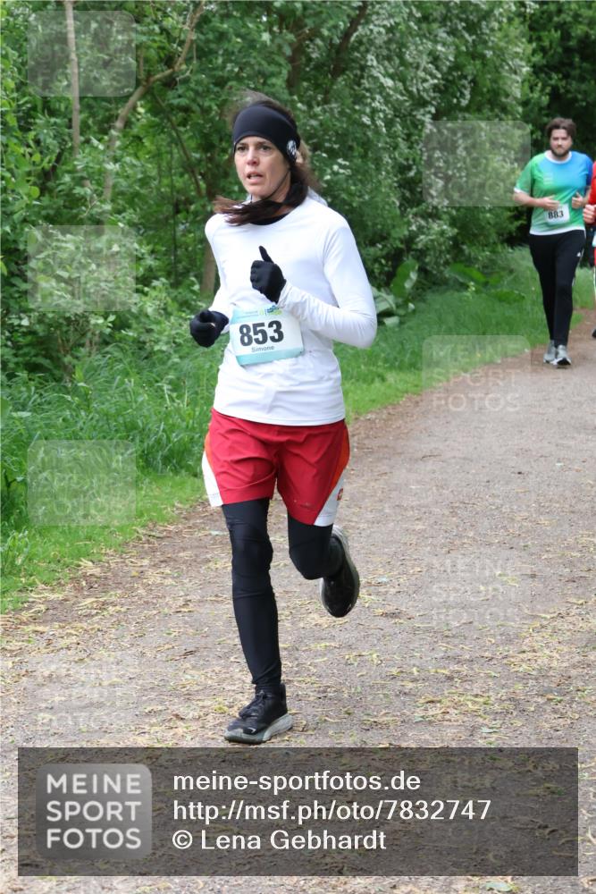 04.05.2025 - 8. Wedeler Halbmarathon Lena Gebhardt http://msf.ph/oto/7832747 04.05.2025 11:20:33 Laufen 853, 883 meine-sportfotos.de