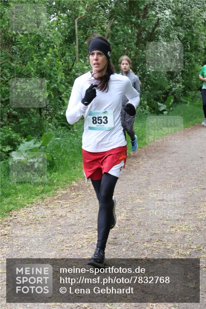 04.05.2025 - 8. Wedeler Halbmarathon Lena Gebhardt http://msf.ph/oto/7832768 04.05.2025 11:20:34 Laufen 853 meine-sportfotos.de