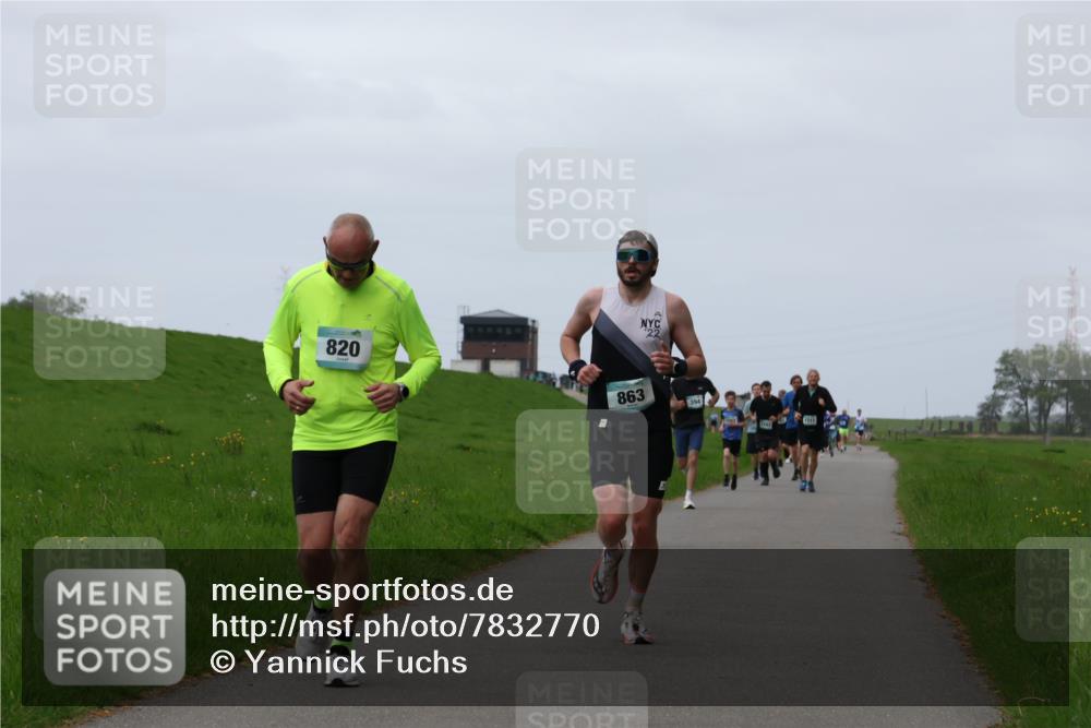 04.05.2025 - 8. Wedeler Halbmarathon Yannick Fuchs http://msf.ph/oto/7832770 04.05.2025 11:21:24 Laufen 820, 22, 863, 394 meine-sportfotos.de
