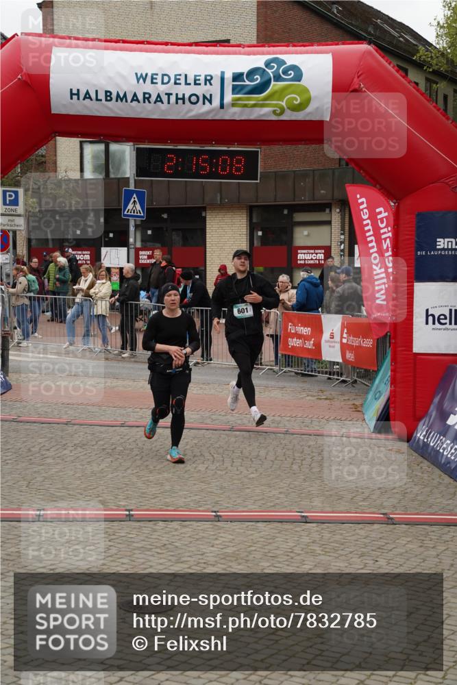 04.05.2025 - 8. Wedeler Halbmarathon Felixshl http://msf.ph/oto/7832785 04.05.2025 12:15:06 Ziel 271, 296, 601 meine-sportfotos.de