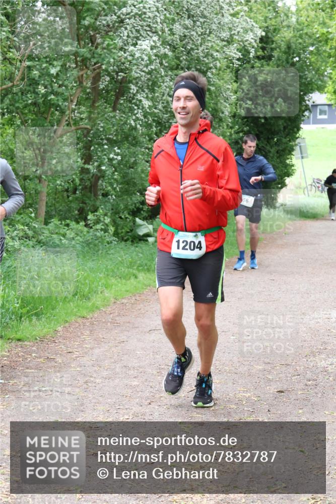 04.05.2025 - 8. Wedeler Halbmarathon Lena Gebhardt http://msf.ph/oto/7832787 04.05.2025 11:20:35 Laufen 1204, 56 meine-sportfotos.de
