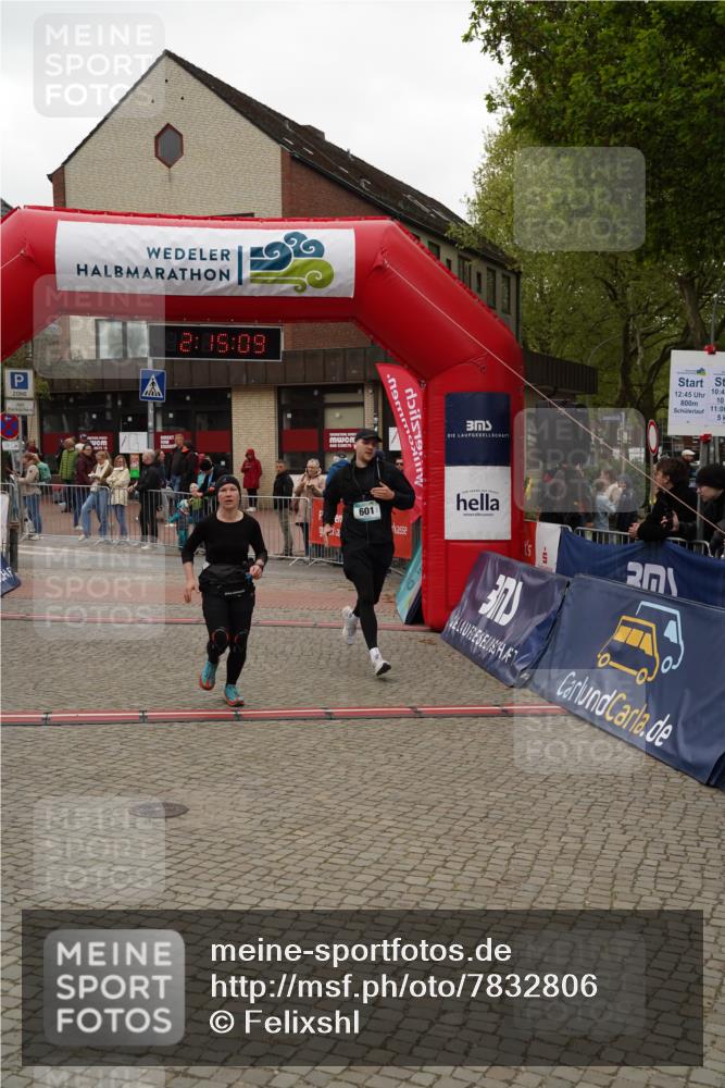 04.05.2025 - 8. Wedeler Halbmarathon Felixshl http://msf.ph/oto/7832806 04.05.2025 12:15:07 Ziel 271, 296, 601 meine-sportfotos.de