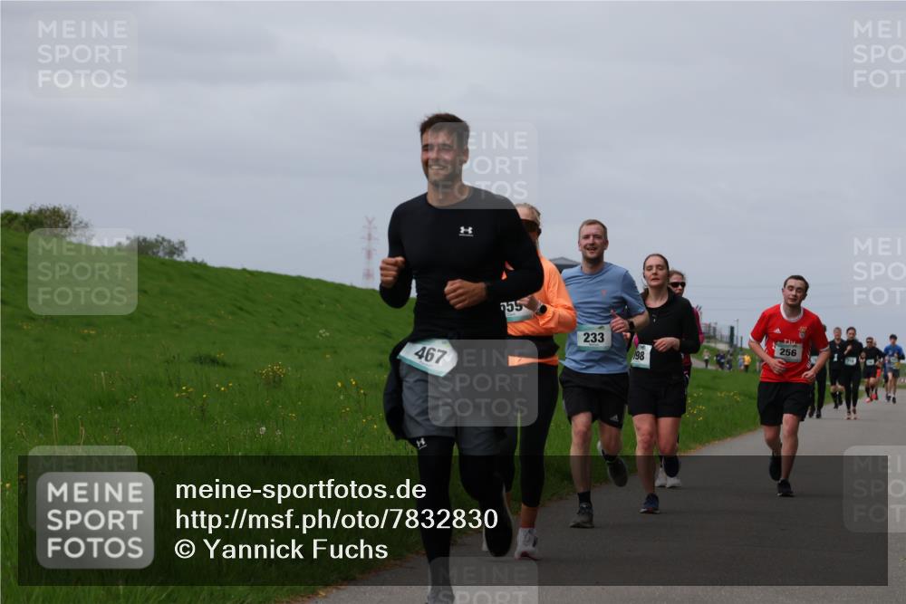 04.05.2025 - 8. Wedeler Halbmarathon Yannick Fuchs http://msf.ph/oto/7832830 04.05.2025 11:41:46 Laufen 467, 559, 233, 256, 98 meine-sportfotos.de