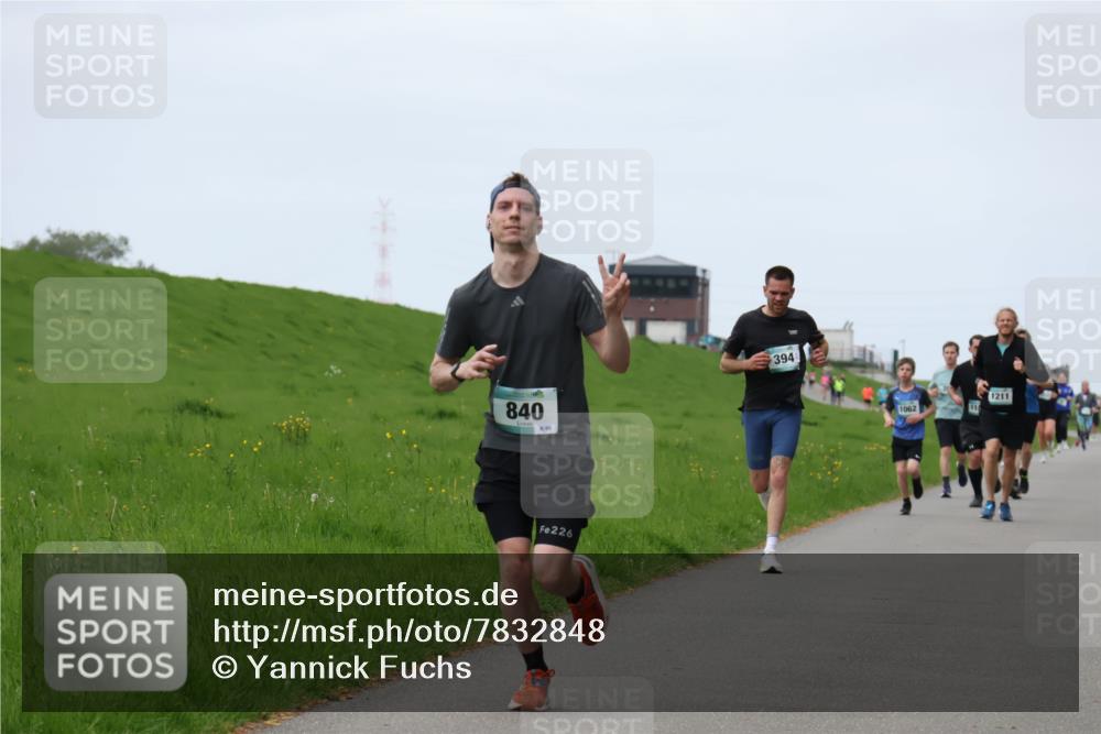 04.05.2025 - 8. Wedeler Halbmarathon Yannick Fuchs http://msf.ph/oto/7832848 04.05.2025 11:21:28 Laufen 840, 60, 226, 394, 1211, 1062, 116 meine-sportfotos.de