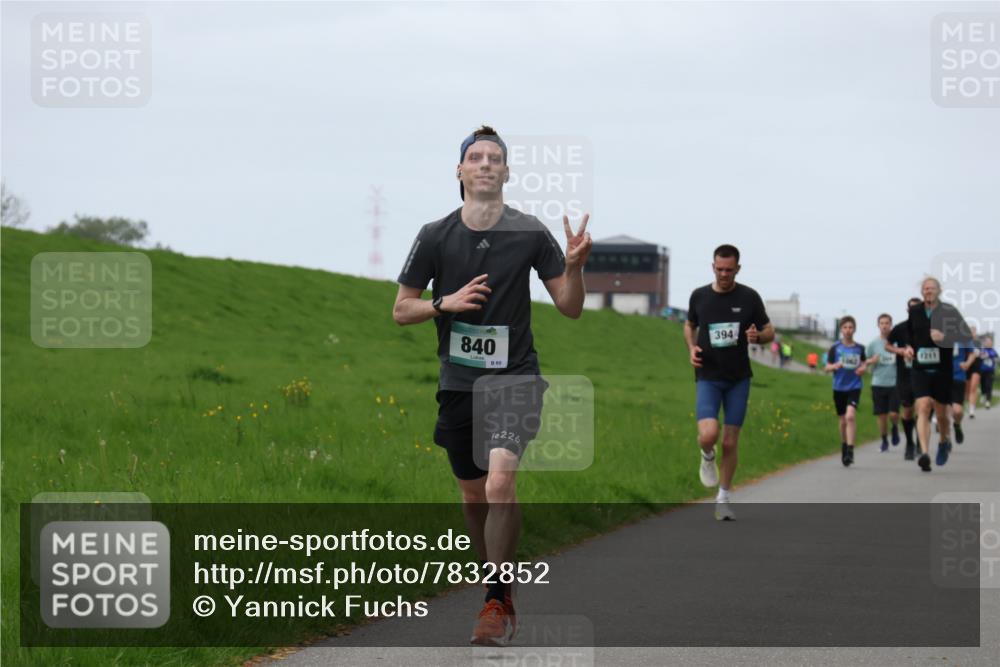 04.05.2025 - 8. Wedeler Halbmarathon Yannick Fuchs http://msf.ph/oto/7832852 04.05.2025 11:21:28 Laufen 840, 60, 226, 394 meine-sportfotos.de