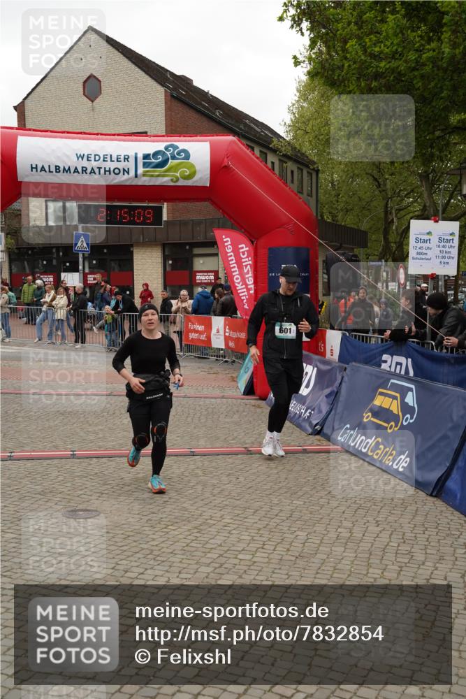 04.05.2025 - 8. Wedeler Halbmarathon Felixshl http://msf.ph/oto/7832854 04.05.2025 12:15:07 Ziel 271, 296, 601 meine-sportfotos.de